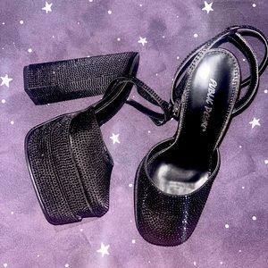 🖤✨Black crystal platform heels✨🖤